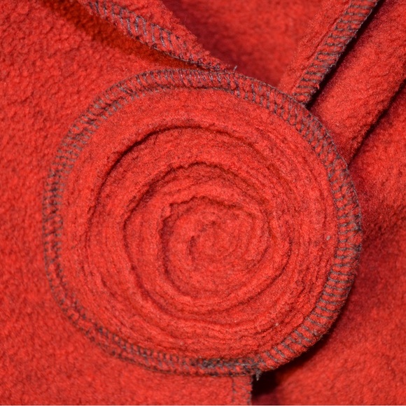 Granny core for Fall. Lovely rust vest with a rosette front clasp. Cowl neck. - Picture 3 of 12